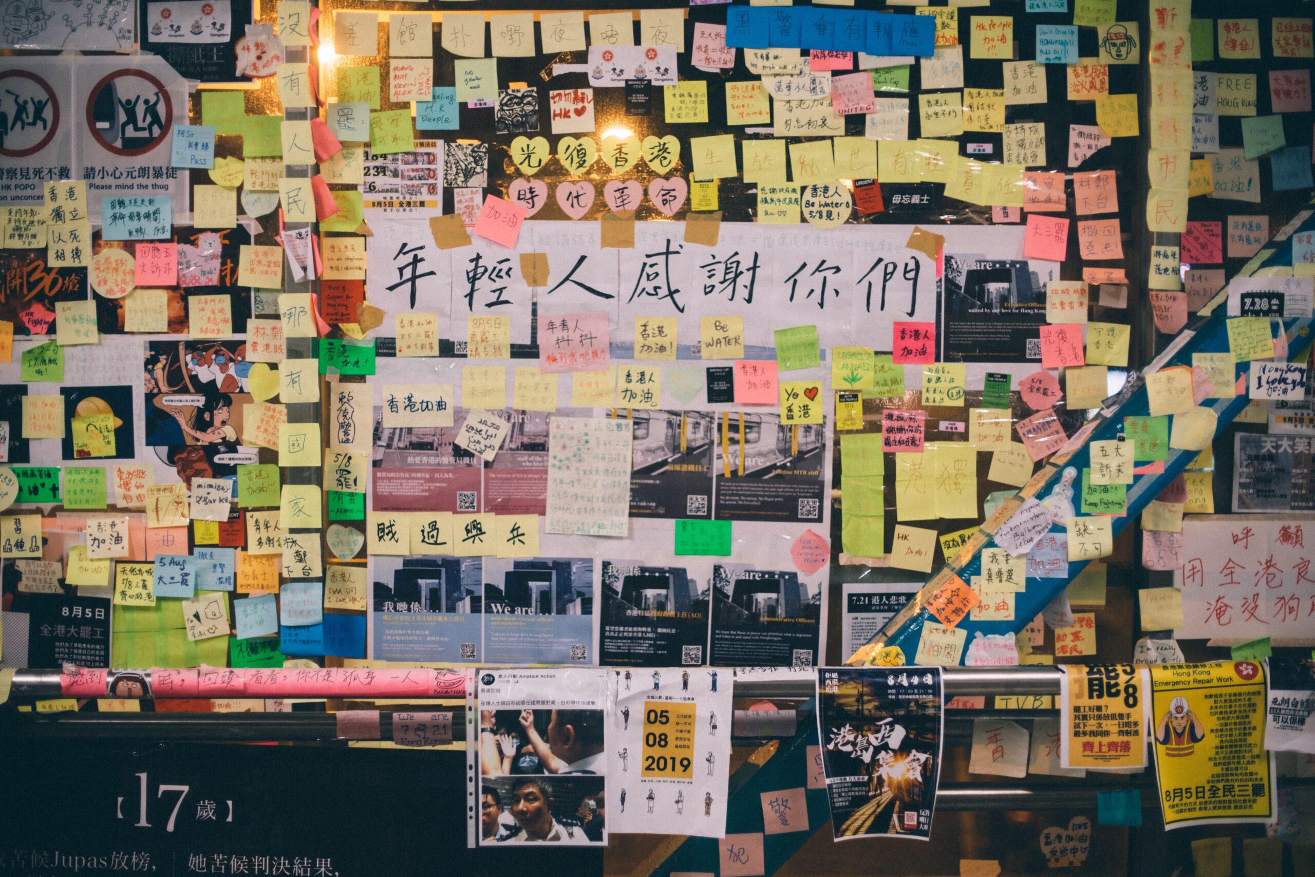 Sistema eleitoral de Hong Kong, empréstimos da China para países em desenvolvimento e movimento feminista na China