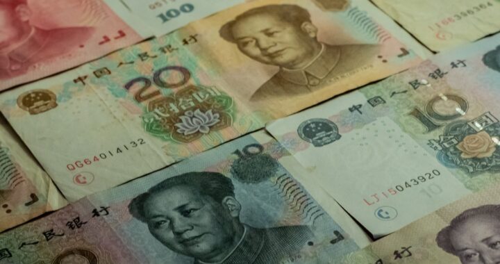 Notas de renminbi de diferentes valores, lado a lado